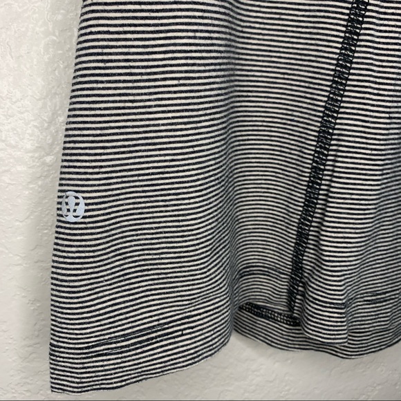 Lululemon tank size 2 - Picture 3 of 4